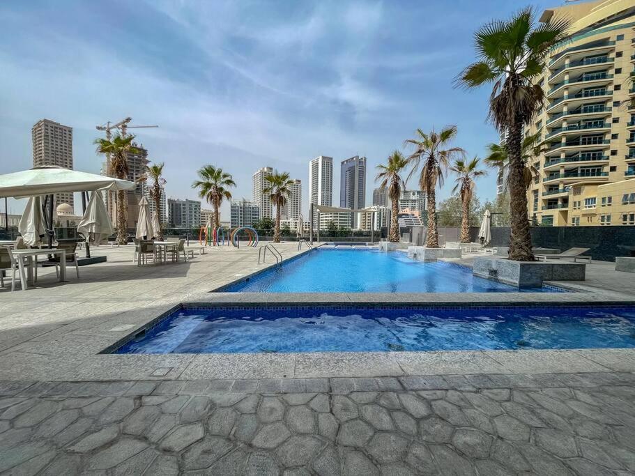 Cozy Studio In Sparkle Tower Jbr By Suiteable Dubai Exterior photo